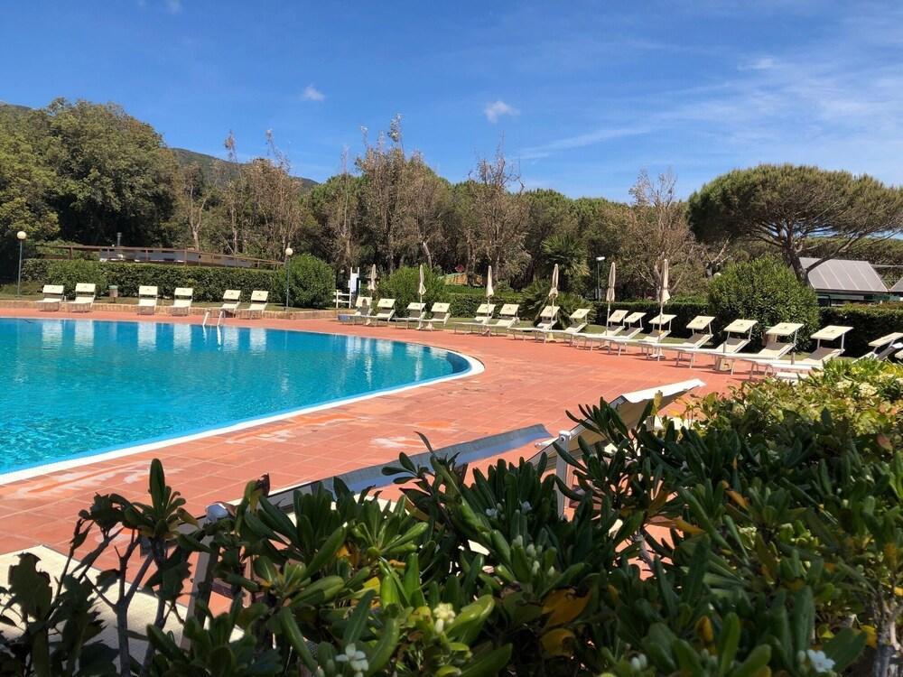 Stella Del Mare Camping Village Кастільйоне-делла-Пеская Екстер'єр фото